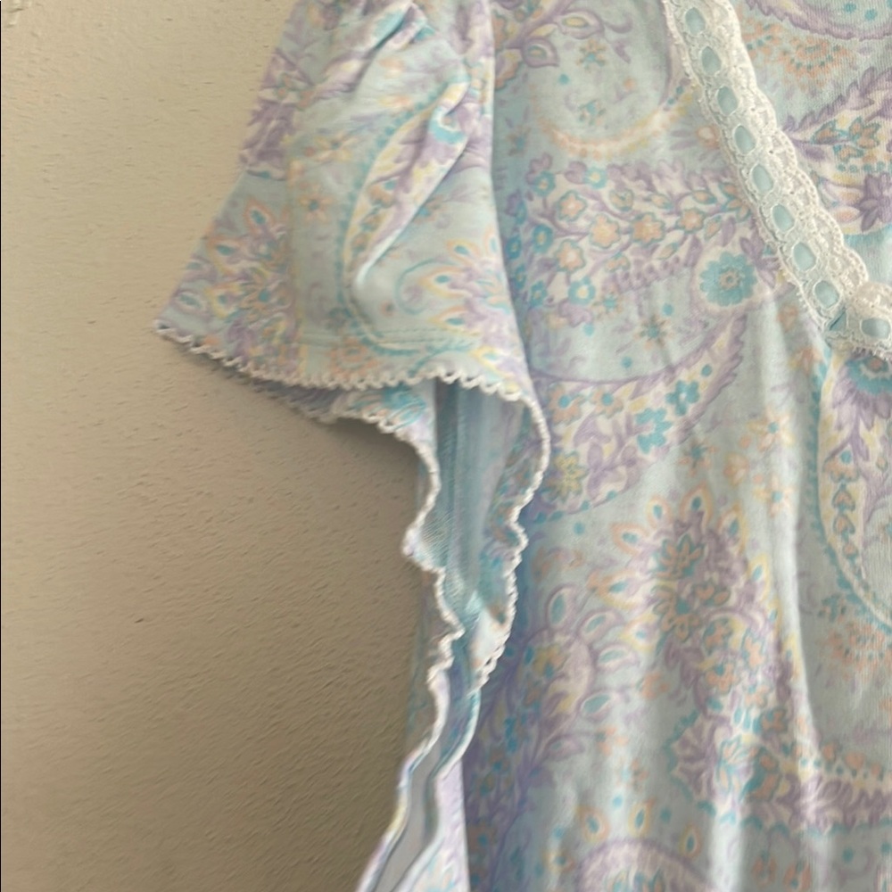 Miss Elaine Floral Nightgown - Picture 8 of 11